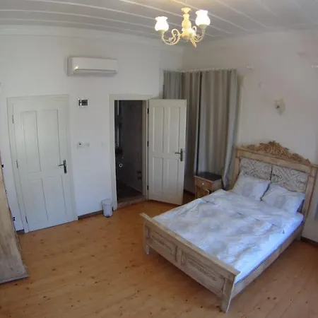 Cundada Hotel *